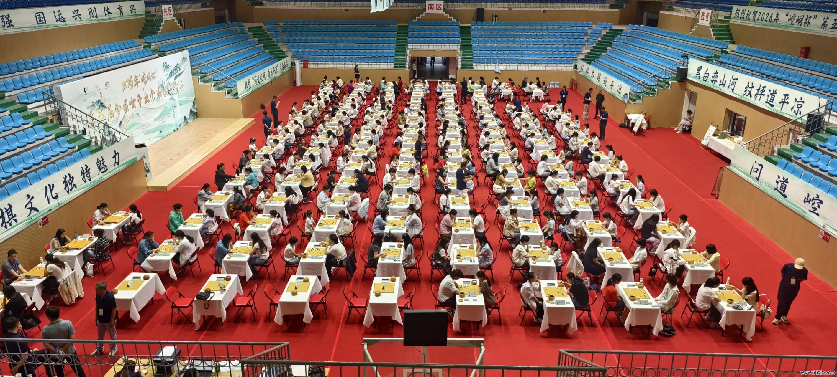 棋手们在比赛中。中国围棋协会供图